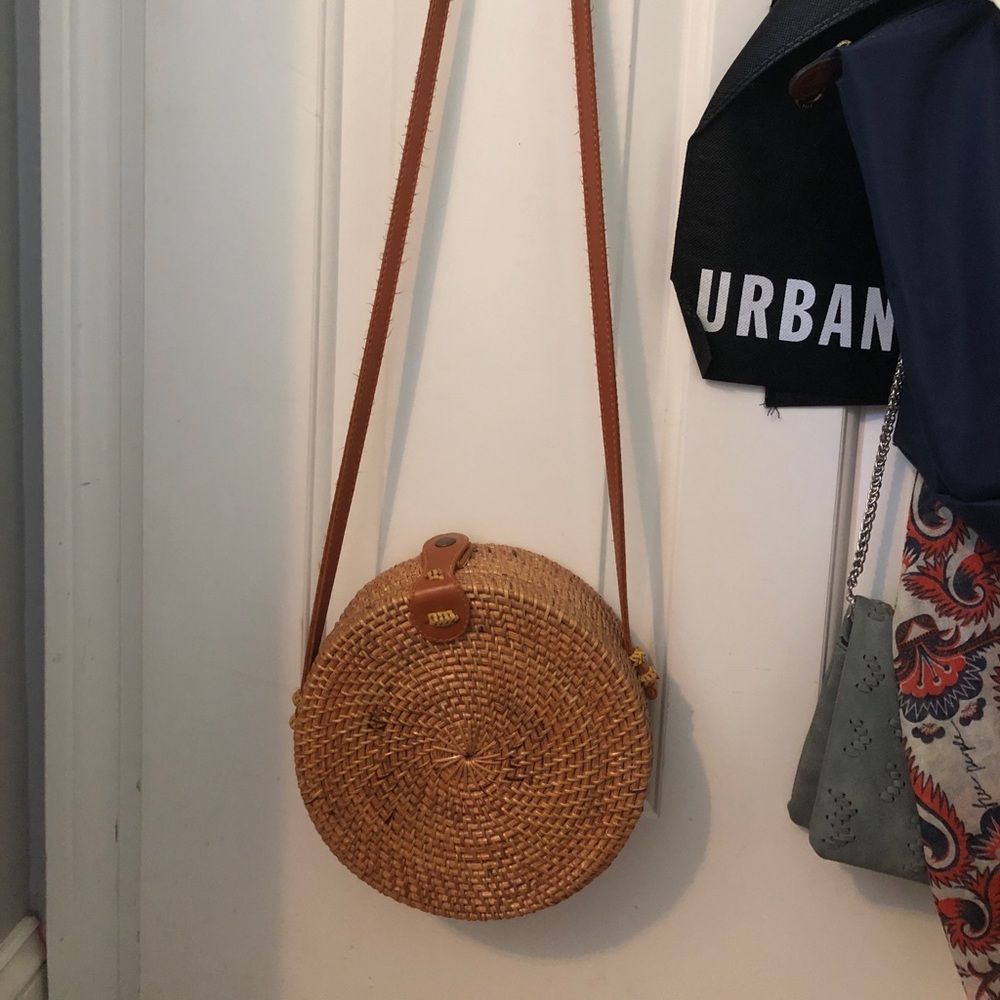 Round rattan bag